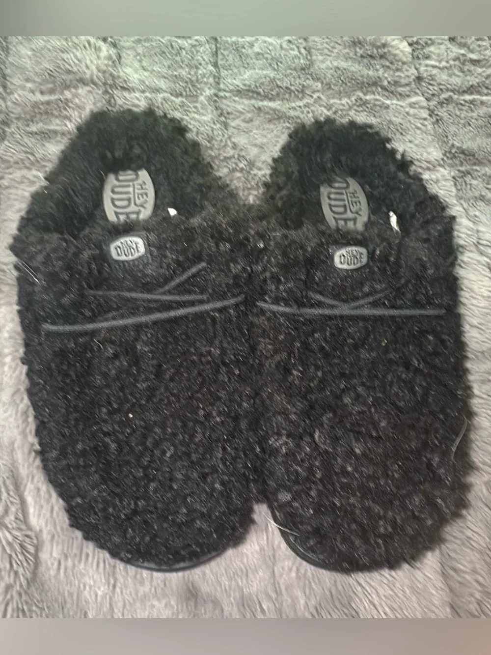 HEYDUDE Wendy Slipper - Cozy Black. (Shoes26) - Picture 2 of 6